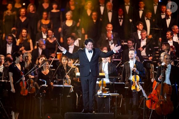 Exclusif - Cristian Măcelaru - 13ème édition du Concert de Paris aux pieds de la Tour Eiffel à l’occasion de la fête nationale du 14 juillet proposé par Radio France, France Télévisions, la Ville de Paris, et Électron Libre Productions.

© Perusseau / Clovis / Bestimage