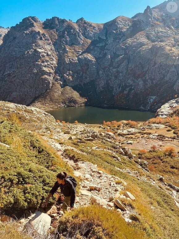 Loin des salles de sport et de la performance, elle privilégie la nature, le plaisir et la liberté. 

Aurélie Casse partage régulièrement des clichés de ses randonnées sur son compte Instagram