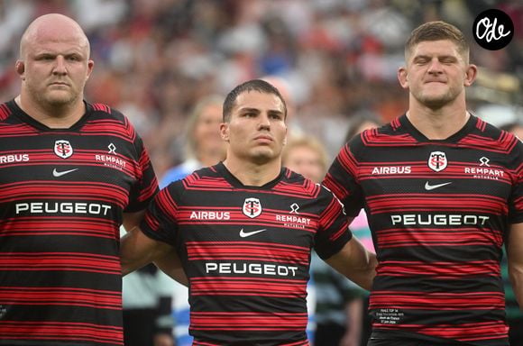 Joel Merkler, Antoine Dupont, Jack Willis - Les Toulousains remportent un quatrième Bouclier de Brennus d'affilée en battant Montpellier (28-20) en finale du Top 14 au stade de France, le 27 juin 2026. © Christian Liewig / Bestimage