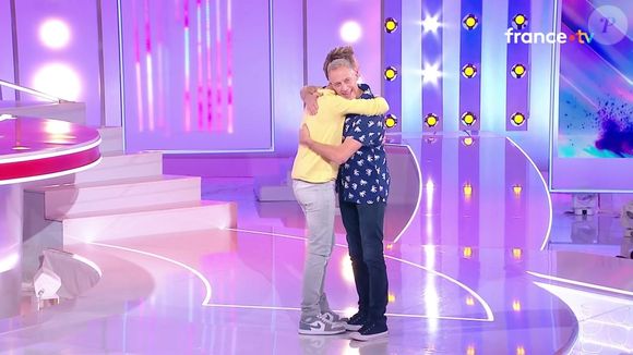 Cyril Féraud pris d'émotion sur le plateau de "Tout le monde veut prendre sa place" le jour de la fête des Pères !