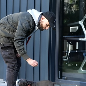 Un éducateur canin très suivi sur YouTube

Je ne veux pas faire de bêtises avec mon Cane Corso ! (Feat. Vitaa) - Esprit Dog, YouTube