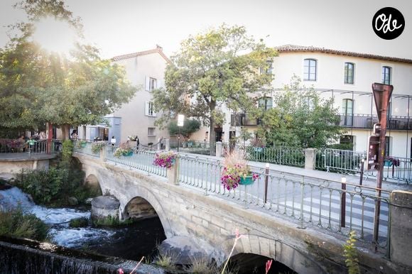 Patrick Bruel inaugure son hôtel cinq étoiles "L'Isle de Leos MGallery" à L'Isle-sur-la-Sorgue, France, le 23 septembre 2025. 
L’Isle de Leos Hôtel & Spa MGallery Collection . © Jack Tribeca / Bestimage