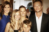 "Une fois qu’elles m’ont adoptée, on a officialisé" : David Hallyday, sa femme Alexandra évoque son intégration au sein du clan