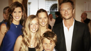 "Une fois qu’elles m’ont adoptée, on a officialisé" : David Hallyday, sa femme Alexandra évoque son intégration au sein du clan