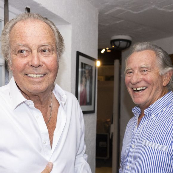 Michel Leeb, William Leymergie à la représentation de la pièce de théâtre "Les pigeons" au Théâtre de Verdure lors du 40ème Festival de Ramatuelle le 10 août 2024. Cyril Bruneau / Festival de Ramatuelle / Bestimage