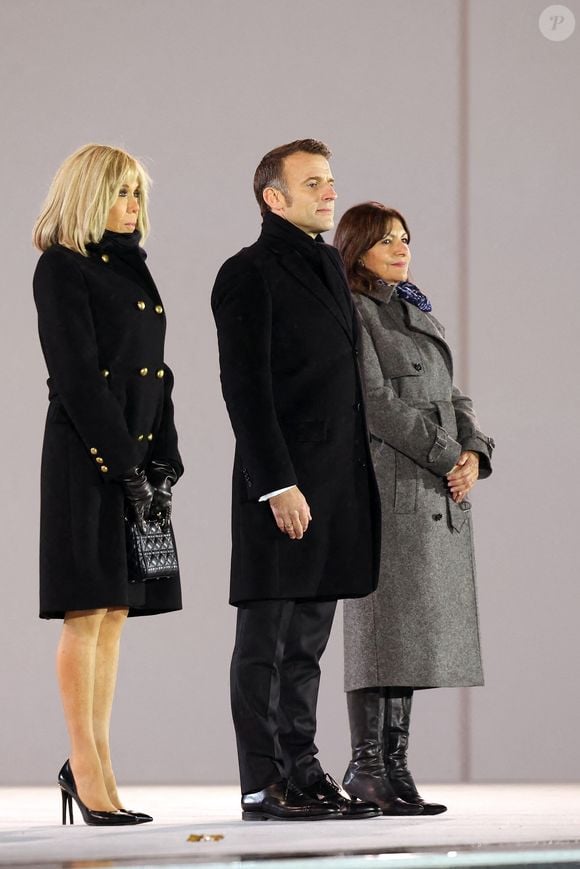 Brigitte Macron, le président de la République française Emmanuel Macron, Anne Hidalgo, maire de Paris - Arrivées à la cérémonie de réouverture de la cathédrale Notre-Dame de Paris, le 7 décembre 2024. Joyau de l’art gothique, lieu de culte et de culture, symbole universel de la France et de son histoire, la cathédrale de Notre-Dame de Paris rouvre ses portes les 7 et 8 décembre, cinq ans après le terrible incendie qui l’avait ravagée le 15 avril 2019. 
© Agence / Bestimage