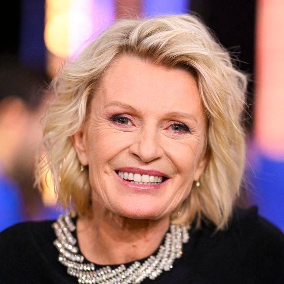 L'animatrice est propriétaire d'une maison à Villerville, un village qu'elle décrit comme "coupé du monde".

Sophie Davant lors de l'émission AFM Téléthon (France 2) le 6 décembre 2025 à Saint Denis près de Paris, France. Photo par Victor Joly/ABACAPRESS.COM