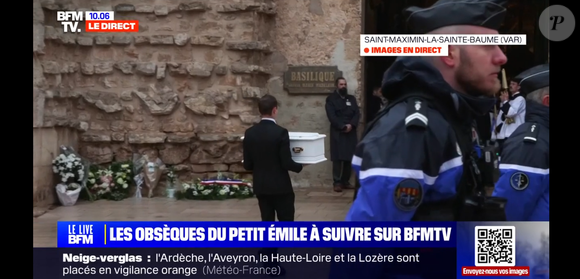 Le cercueil blanc d'Emile arrivant à la basilique Sainte-Marie-Madeleine de Saint-Maximin-la-Sainte-Baume le 8 février 2025. Il a ensuite été porté par ses parents Marie et Colomban Soleil , son parrain et sa marraine.