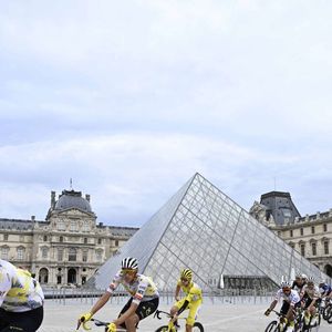 Huit bijoux de la couronne de France ont été dérobés.

Etape 21 de la 112ème édition du Tour de France, le 24 juillet 2025, à proximité du Louvre