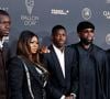 Fatima, la maman d'Ousmane Dembélé était présente

Le joueur français du Paris Saint-Germain Ousmane Dembele (C) pose pour une photo avec sa famille sur le tapis rouge avant la cérémonie de remise du Ballon d'Or France Football 2025 au Théâtre du Chatelet à Paris, France, le 22 septembre 2025. Photo de Xinhua/ABACAPRESS.COM/Gao Jing)