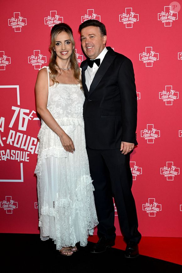 Stéphane Valeri (président-délégué de la Société des Bains de Mer) et sa femme - 76ème Bal de la Croix Rouge dans la salle des Etoiles à Monaco le 12 juillet 2025. © Bruno Bebert/Bestimage