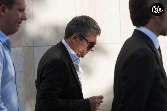 Son père se battait depuis plusieurs mois contre des problèmes de santé. 

Le pere du joueur de football argentin Lionel Mess Jorge Horacio Messi arrive au tribunal de Gava a Barcelone le 27 septembre 2013 . GTRES / BESTIMAGE