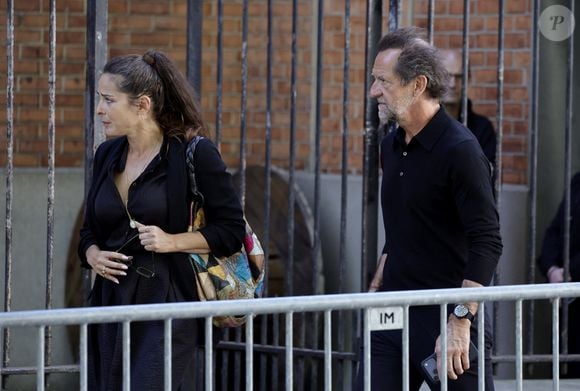 Audrey Dana, Stéphane De Groodt - Arrivées aux obsèques de Nadia Farès en l'église Saint-Jean-de-Montmartre à Paris, le 24 avril 2026. N.Farès est décédée le 17 avril 2026 quelques jours après un "incident cardiaque" survenu le 12 avril 2026 dans la piscine du complexe sportif, Blanche (9ème).