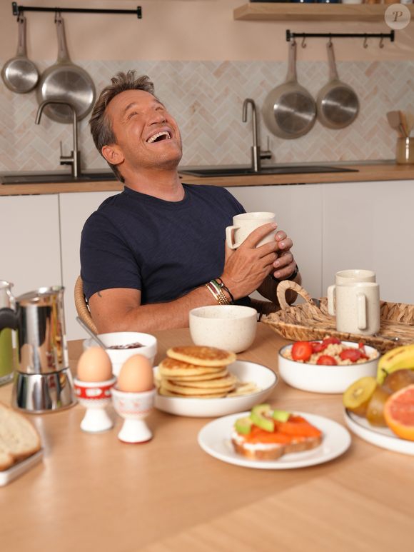 À 54 ans, il peut compter sur une mode de vie alimentaire équilibré ainsi que la pratique régulière d'une activité physique

Benjamin Castaldi ambassadeur de Comme j'aime