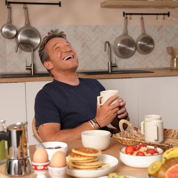 À 54 ans, il peut compter sur une mode de vie alimentaire équilibré ainsi que la pratique régulière d'une activité physique

Benjamin Castaldi ambassadeur de Comme j'aime