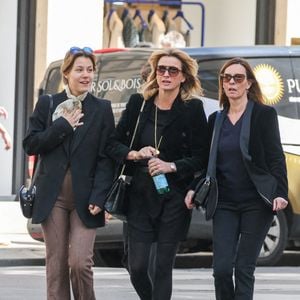 Yasmine Lavoine et sa mère Sarah Poniatowski (Lavoine), Juliette Boudre -  Arrivées aux obsèques du prince Jean-Stanislas Poniatowski en l'Eglise polonaise à Paris, France, le 29 avril 2024. © Jacovides-Moreau/Bestimage