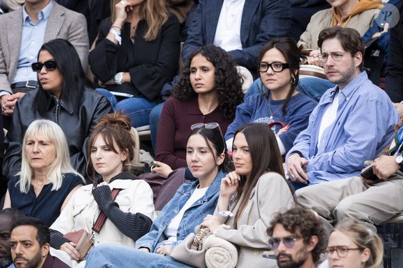 Melha Bedia, Amamra Oulaya, Laura Felpin, Alison Wheeler dans les tribunes lors de la session du soir des Internationaux de France de Tennis de Roland Garros 2025, à Paris, France, le 4 juin 2025. © Jacovides-Moreau/Bestimage