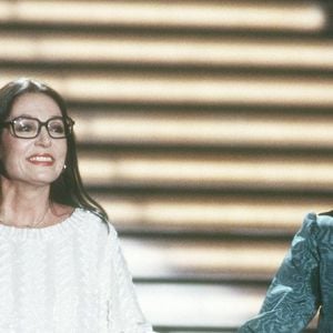 Nana Mouskouri et Caterina Valente le 1er décembre 1985 © Imago Stock&People Via Www.Imago/IPA via ZUMA Press)