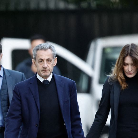C'est seulement deux jours avant la naissance de Sylla que l'ancien président a rejoint la prison de la Santé.

Nicolas Sarkozy, accompagné de sa femme Carla Bruni, sort de son domicile pour être incarcéré à la prison de La Santé à Paris le 21 octobre 2025. © Moreau / Jacovides / Bestimage