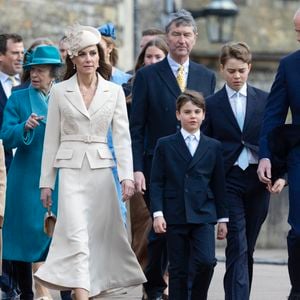 Ce dimanche 5 avril, toute la famille royale d'Angleterre était réunie pour la messe de Pâques.
Le prince William, Kate Middleton, la princesse Charlotte, le prince George et le prince Louis assistent à l'office annuel de Pâques à la chapelle Saint-Georges, dans l'enceinte du château de Windsor, le 5 avril 2026.
Photo : Goff / Bestimage