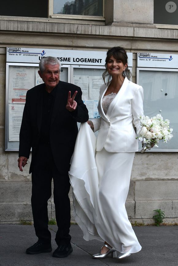 Claude Lelouch et Valérie Perrin - Mariage de Claude Lelouch à la mairie du 18ème à Paris. Le 17 juin 2023. © Agence / Bestimage