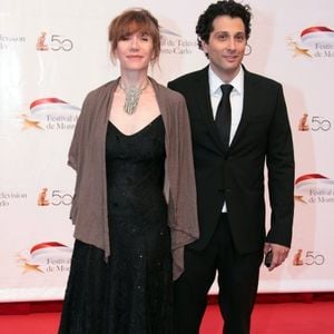 Mais elle a donc refait sa vie avec Darius Kehtari par la suite
Virginie Lemoine et son compagnon, Darius Kehtari, à Monaco en juin 2010.
© Abaca