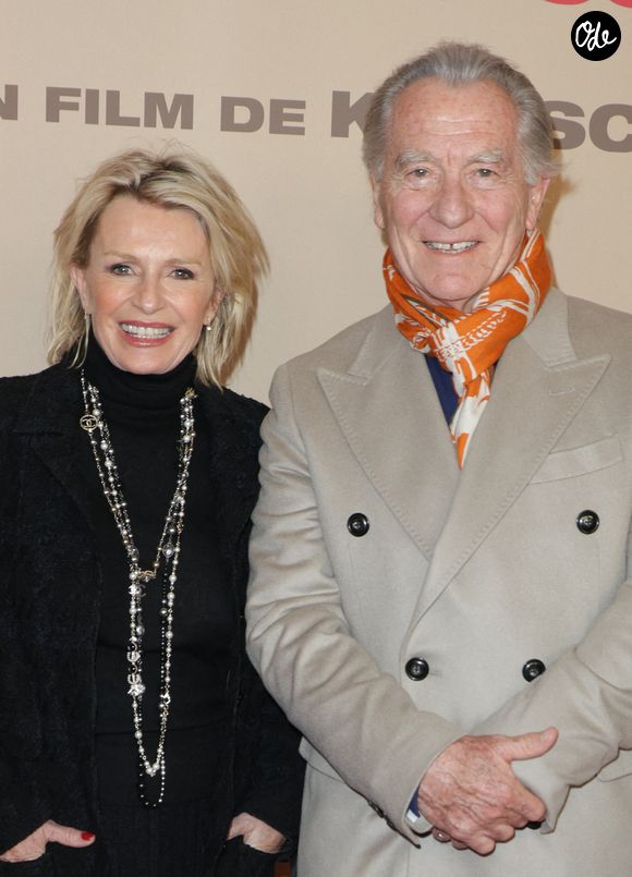 "Je vous emmène dans une adresse que j'adore, le marché de Breteuil. Vous voyez tout le monde s'est muni de son petit caddie et de son chien", s'amuse-t-elle au début de sa balade

Sophie Davant et son compagnon William Leymergie - Avant-première du film "Ma Mère, Dieu et Sylvie Vartan" au cinéma Pathé Palace à Paris le 17 mars 2025. © Coadic Guirec/Bestimage