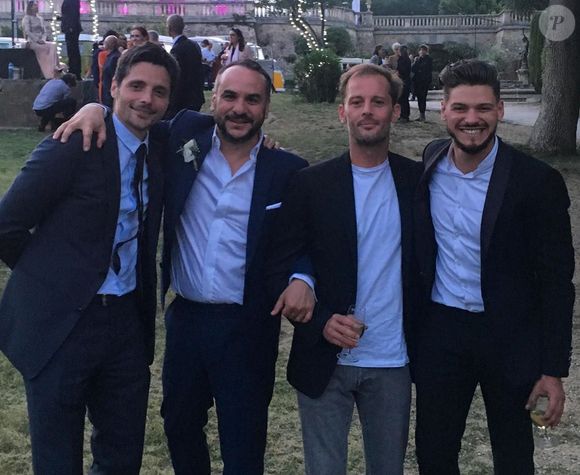 Raphaël Personnaz, François-Xavier Demaison, Nicolas Duvauchelle et Rayane Bensetti le 7 juin 2019 au château de Valmy dans les Pyrénées-Orientales lors du mariage de François-Xavier Demaison et Anaïs Tihay. Photo Instagram Nicolas Duvauchelle.