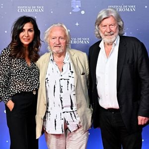 Nathalie Benoin, la co-fondatrice du Festival, Niels Arestrup et Daniel Benoin, le co-fondateur du Festival, lors de la cinquième soirée de la 5ème édition du festival Cinéroman au cinéma Pathé Gare du Sud, à Nice, France, le 6 octobre 2023. © Bruno Bebert/Bestimage