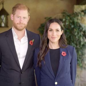 Néanmoins, peu de chance d'y voir Meghan Markle et le prince Harry avec qui les relations sont toujours aussi fraîches que les températures de saison.
Les membres de la famille royale britannique auto-exilés, le prince Harry et Meghan Markle (duc et duchesse de Sussex), sont apparus ensemble pour la première fois en trois mois dans une nouvelle vidéo. - Picture MUST credit: Cancilleria Columbia