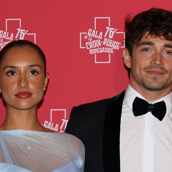 Charles Leclerc et sa compagne Alexandra Saint Mleux au 76ème Bal de la Croix Rouge dans la salle des Etoiles à Monaco le 12 juillet 2025.

© Claudia Albuquerque/Bestimage