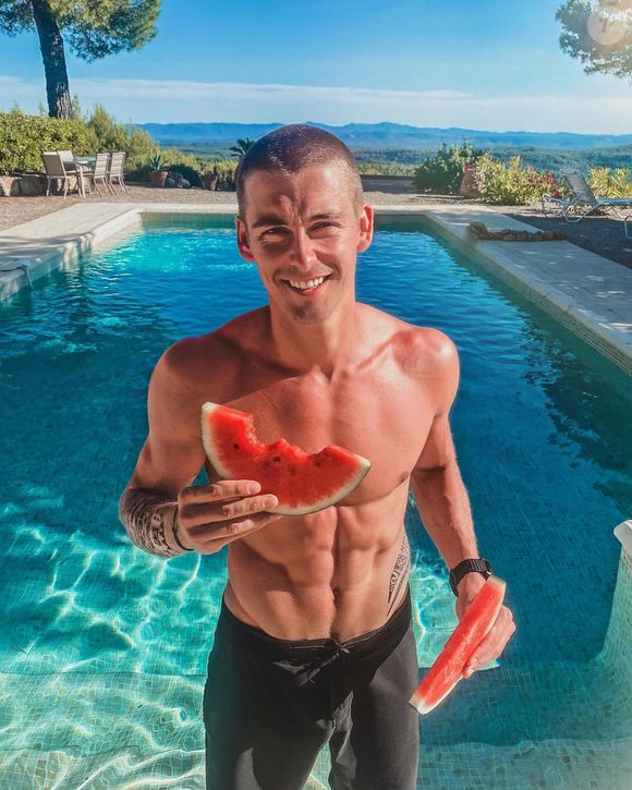 Thomas, ex-aventurier de "Koh-Lanta Fidji", s'est marié à sa compagne Adèle.