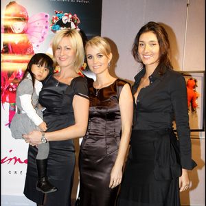 Retrouvant même au passage l'une de ses plus fidèles alliées : Laeticia Hallyday. 


Exclusif - Jade Hallyday, Luana Belmondo, Laeticia Hallyday, Zofia Reno à l'hôtel Drouot à Paris ANGELI-JACOVIDES / BESTIMAGE