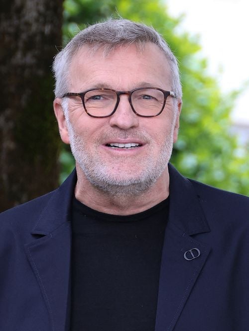 "Je n'ose pas les effacer" : Malgré l'absence de ses nombreux amis disparus, Laurent Ruquier n'arrive pas à passer ce cap