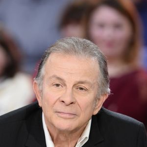 Roland Giraud - Enregistrement de l'émission "Vivement Dimanche" à Paris le 15 Décembre 2015.  ©Coadic Guirec / Bestimage