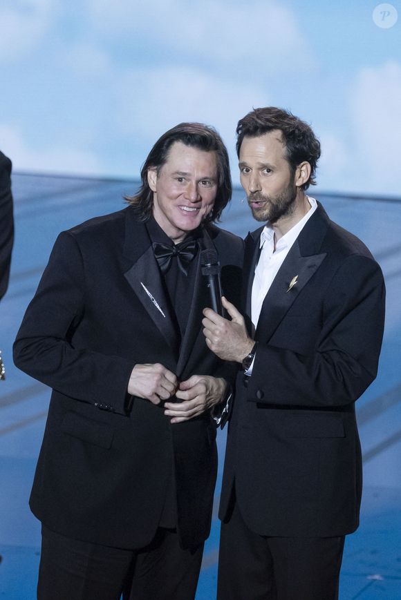 Jim Carrey (César d'honneur) et Benjamin Lavernhe (broche de la Maison Chaumet) lors de la 51ème cérémonie des César à l'Olympia à Paris, France, le 26 février 2025 © Borde-Jacovides/Bestimage