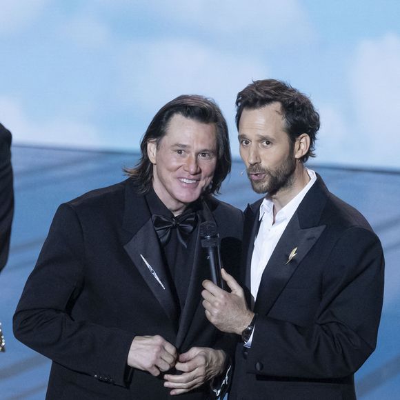 Jim Carrey (César d'honneur) et Benjamin Lavernhe (broche de la Maison Chaumet) lors de la 51ème cérémonie des César à l'Olympia à Paris, France, le 26 février 2025 © Borde-Jacovides/Bestimage