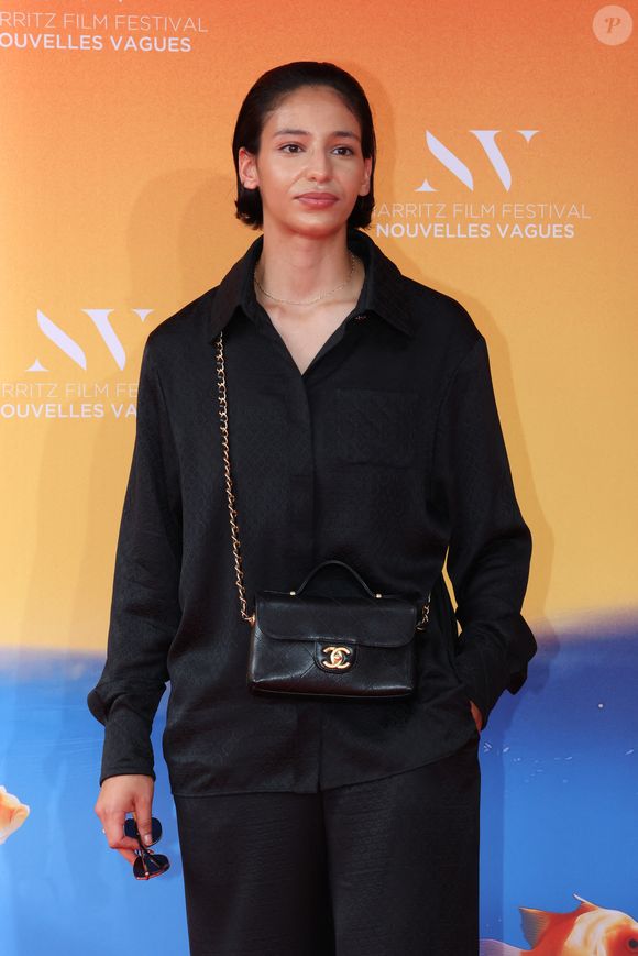 L'actrice Nadia Melliti Prix d'interprétation féminine au Festival de Cannes 2025 au Théatre de la Gare du Midi à Biarritz,le 24 juin 2025. ©Jean-Marc Lhomer/Bestimage. - Cérémonie d'ouverture du 3ème Festival International du Film "Nouvelles Vagues" de Biarritz le 24 juin 2025. © Jean-Marc Lhomer/Bestimage