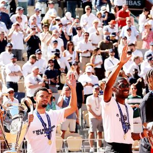 Ousmane Dembele et Bradley Barcola, Désiré Doué et Warren Zaire Emery - Le Paris Saint-Germain (PSG) présente ses trophées de Ligue des champions aux Internationaux de Tennis de Roland Garros 2026, à Paris, France, le 1er juin 2026. © Jacovides-Moreau/Bestimage