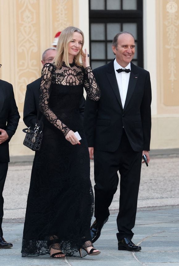 Xavier Niel et sa compagne Delphine Arnault arrivant au dîner d'état en l'honneur de la visite du couple présidentiel français au palais princier à Monaco le 7 juin 2025.

© Dominique Jacovides / Bestimage