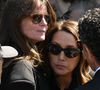Un geste discret qui s’inscrit dans un lien ancien avec la famille Hallyday...

Laura Smet assiste aux funérailles de l'actrice française Nathalie Baye à l'église Saint-Sulpice, à Paris, France, le 24 avril 2026. © Lionel Urman/Abacapress.com