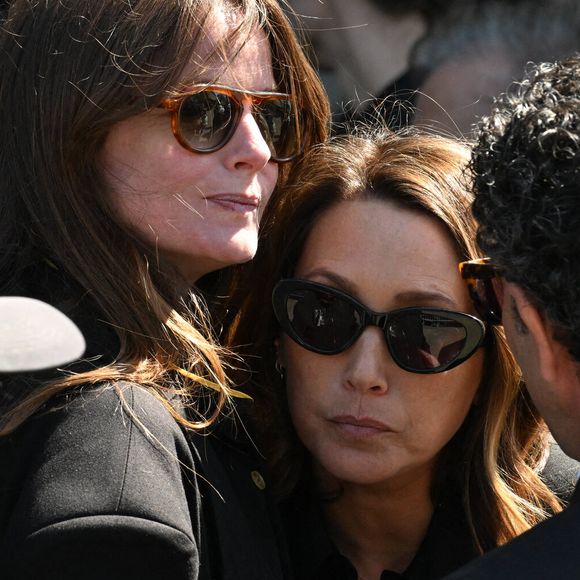 Un geste discret qui s’inscrit dans un lien ancien avec la famille Hallyday...

Laura Smet assiste aux funérailles de l'actrice française Nathalie Baye à l'église Saint-Sulpice, à Paris, France, le 24 avril 2026. © Lionel Urman/Abacapress.com