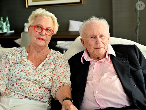 En 70 ans de carrière, Philippe Bouvard...

Philippe Bouvard fête ses 70 ans de mariage avec Colette - Exclusif - Rendez-vous avec Philippe Bouvard et sa femme Colette à leur domicile à Cannes, France pour une interview.  © Bruno Bebert/Bestimage