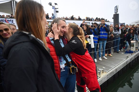 Violette Dorange, 23 ans, la plus jeune navigatrice du Vendée Globe lors du départ du Vendée Globe 2024-2025, 10ème édition de la course autour du monde en solitaire et sans escale, le 10 novembre 2024 aux Sables-d'Olonne, France. Photo par Franck Castel/ABACAPRESS.COM
