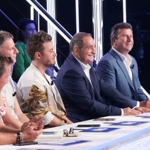 Grande nouvelle pour cette figure du petit écran.

Exclusif - Matthieu Delormeau, Nino Arial, Laurent Fontaine, Pascal Bataille - Sur le plateau de l'émission TPMP (Touche Pas à Mon Poste) présentée en direct par C.Hanouna et diffusée sur C8 - Paris - © Jack Tribeca / Bestimage