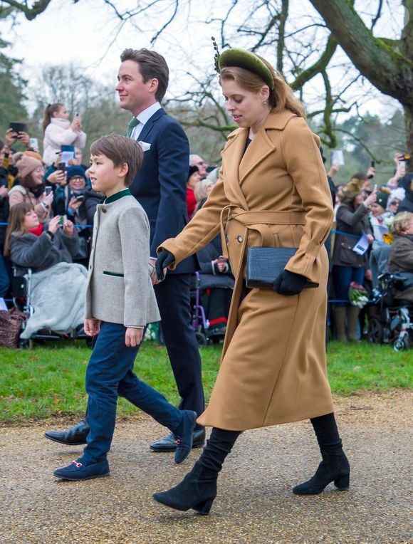 La princesse Beatrice, duchesse d'York, Edoardo Mapelli Mozzi, et Christopher Woolf, le fils de Edoardo - La famille royale britannique se rend à la messe de Noël à Sandringham le 25 décembre 2024.

© Stephen Daniels / Alpha Press / Bestimage