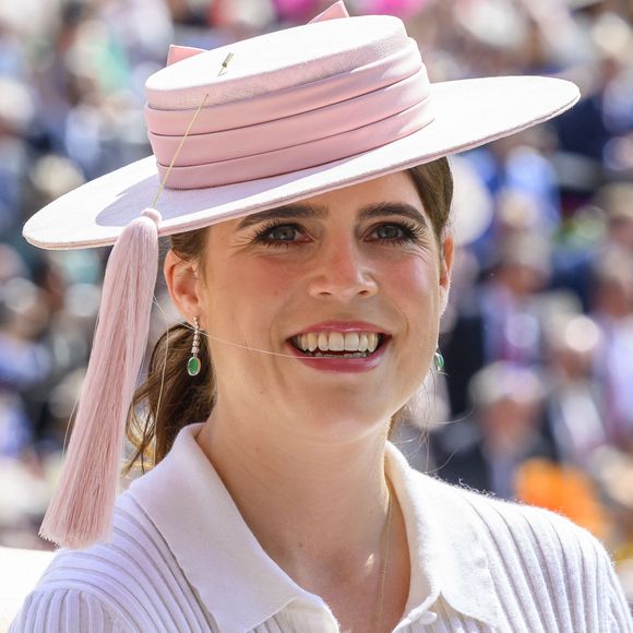 "Harry n'a plus aucune relation avec sa cousine Eugénie ni avec ses amis et sa famille", a indiqué une chroniqueuse du "Daily Mail", Maureen Callahan.

La princesse Eugenie d'York - La famille royale d'Angleterre aux courses hippiques "Royal Ascot 2024" à Ascot. Le 19 juin 2024
© Cover Images / Zuma Press / Bestimage
