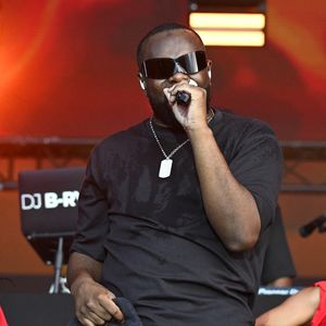 Gims a confirmé : « C’est peut-être ma dernière tournée », laissant ses fans partagés entre tristesse et admiration.

Gims en direct de l'émission de Radio Nova La derniere avec Guillaume Meurice. Photo par LIONEL URMAN  / BESTIMAGE