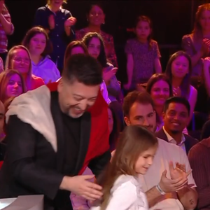 A savoir Chris Marques

Danse avec les stars : Florent Manaudou rejoint par ses talentueuses nièces, un membre du jury a fait pleurer l'une d'entre elles malgré lui ! Capture d'écran TF1