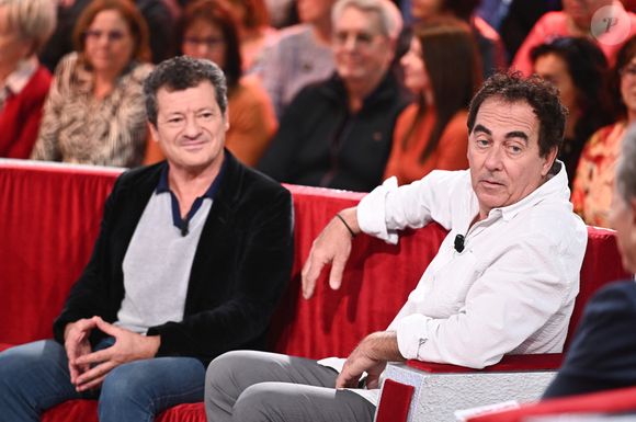 Exclusif -  Les chevaliers du fiel , Francis Ginbre et Eric Carriere - Enregistrement de l'émission "Vivement dimanche" au studio Rive gauche, le 18 mars 2025, présentée par M.Drucker, et diffusée le 23 mars 2025 sur France 3. 
© Guillaume Gaffiot / Bestimage